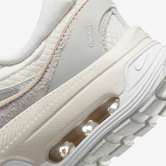 NWT * Nike Air Max Bliss LX Size 6 - Summit White, Phantom Dust, Sandrift, Sail - Picture 12 of 12